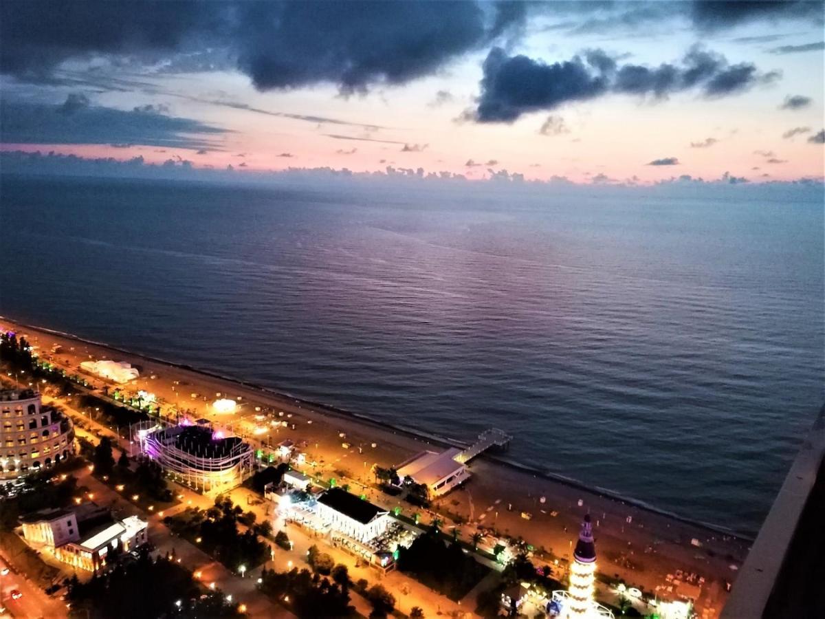 Aparthotel Orbi City Sun Tower 43 Floor Batumi Zewnętrze zdjęcie