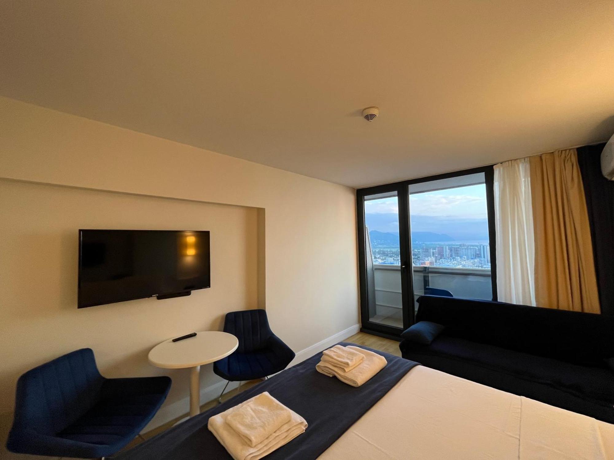 Aparthotel Orbi City Sun Tower 43 Floor Batumi Zewnętrze zdjęcie