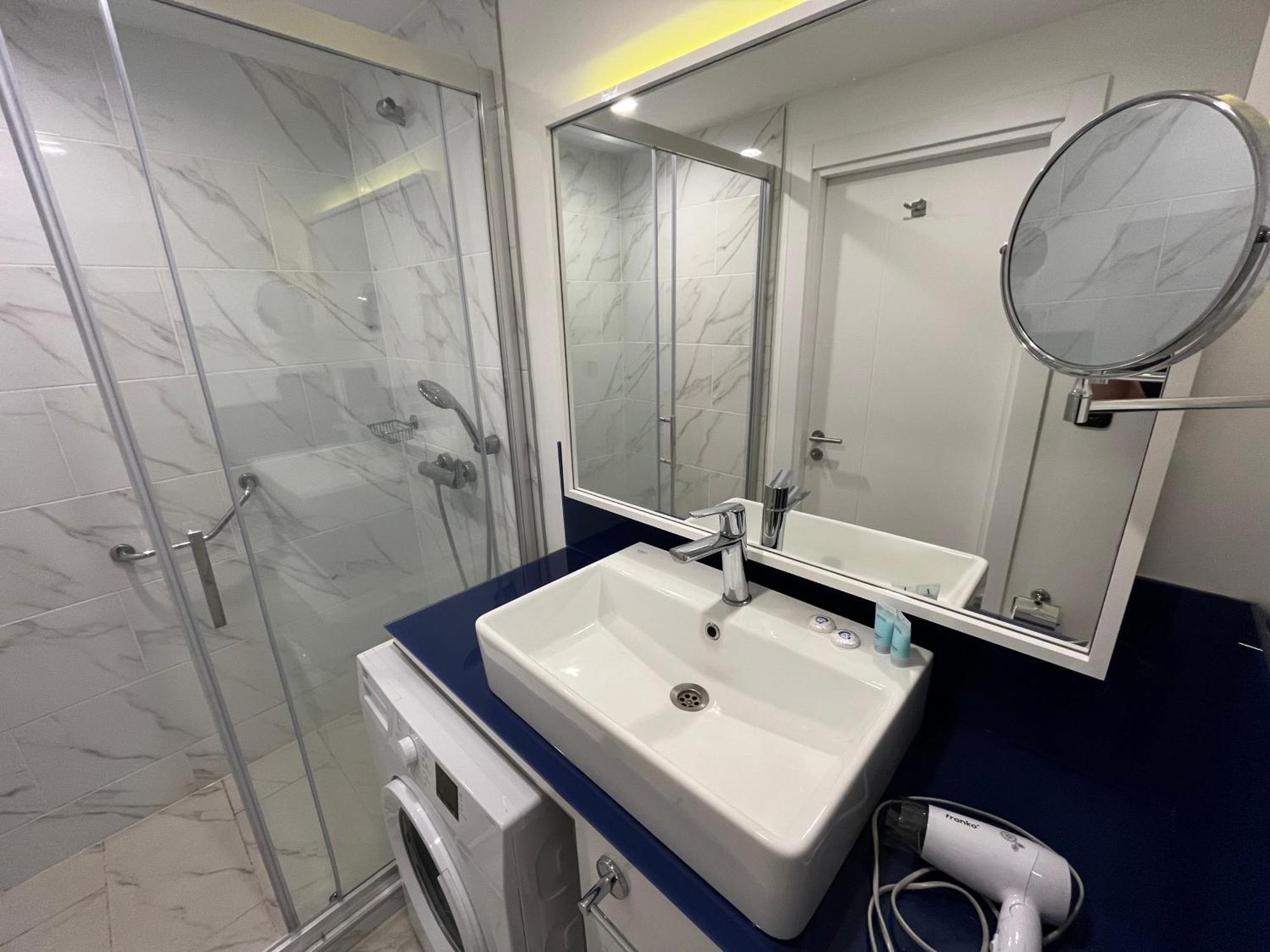 Aparthotel Orbi City Sun Tower 43 Floor Batumi Zewnętrze zdjęcie