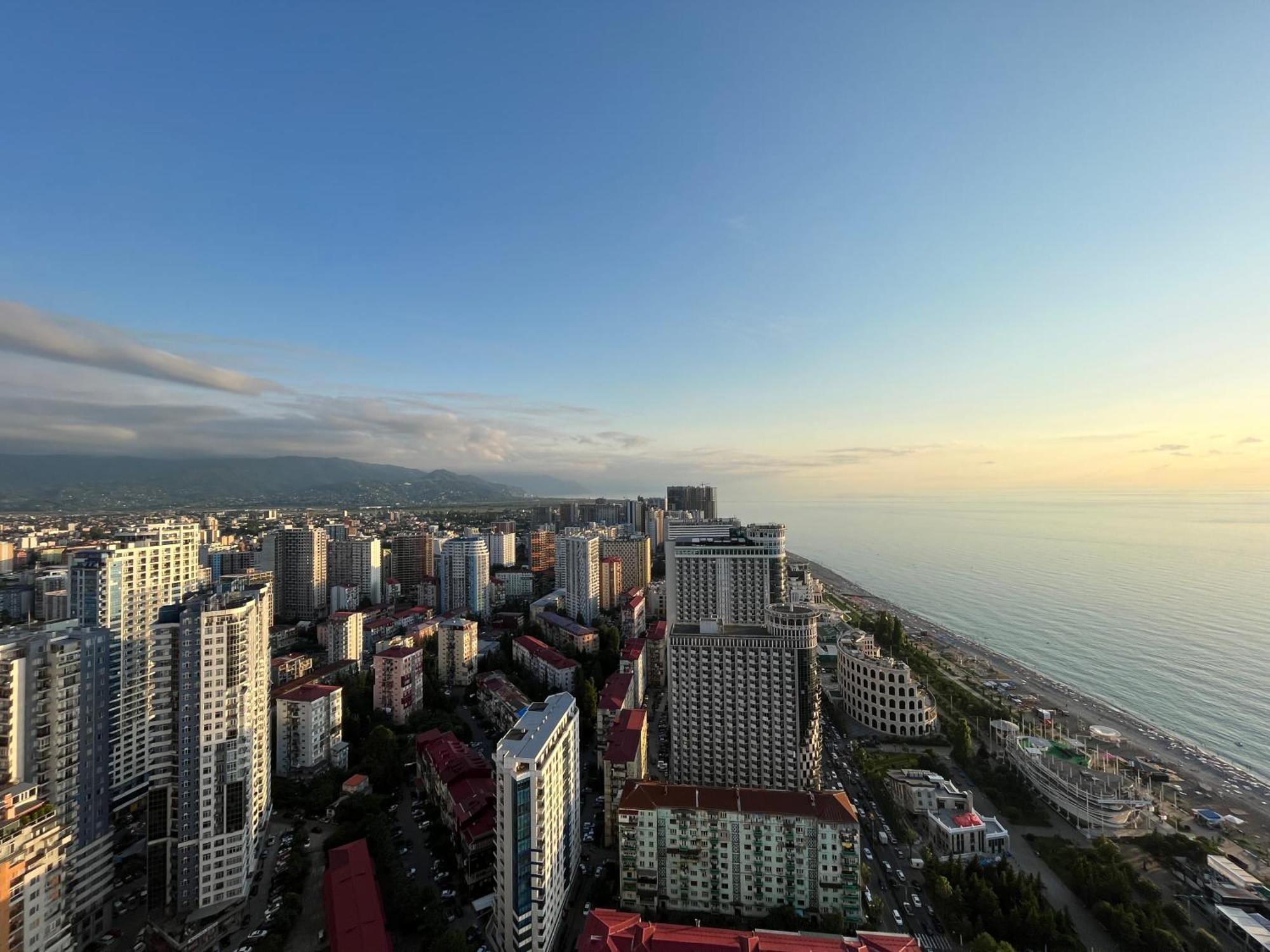 Aparthotel Orbi City Sun Tower 43 Floor Batumi Zewnętrze zdjęcie