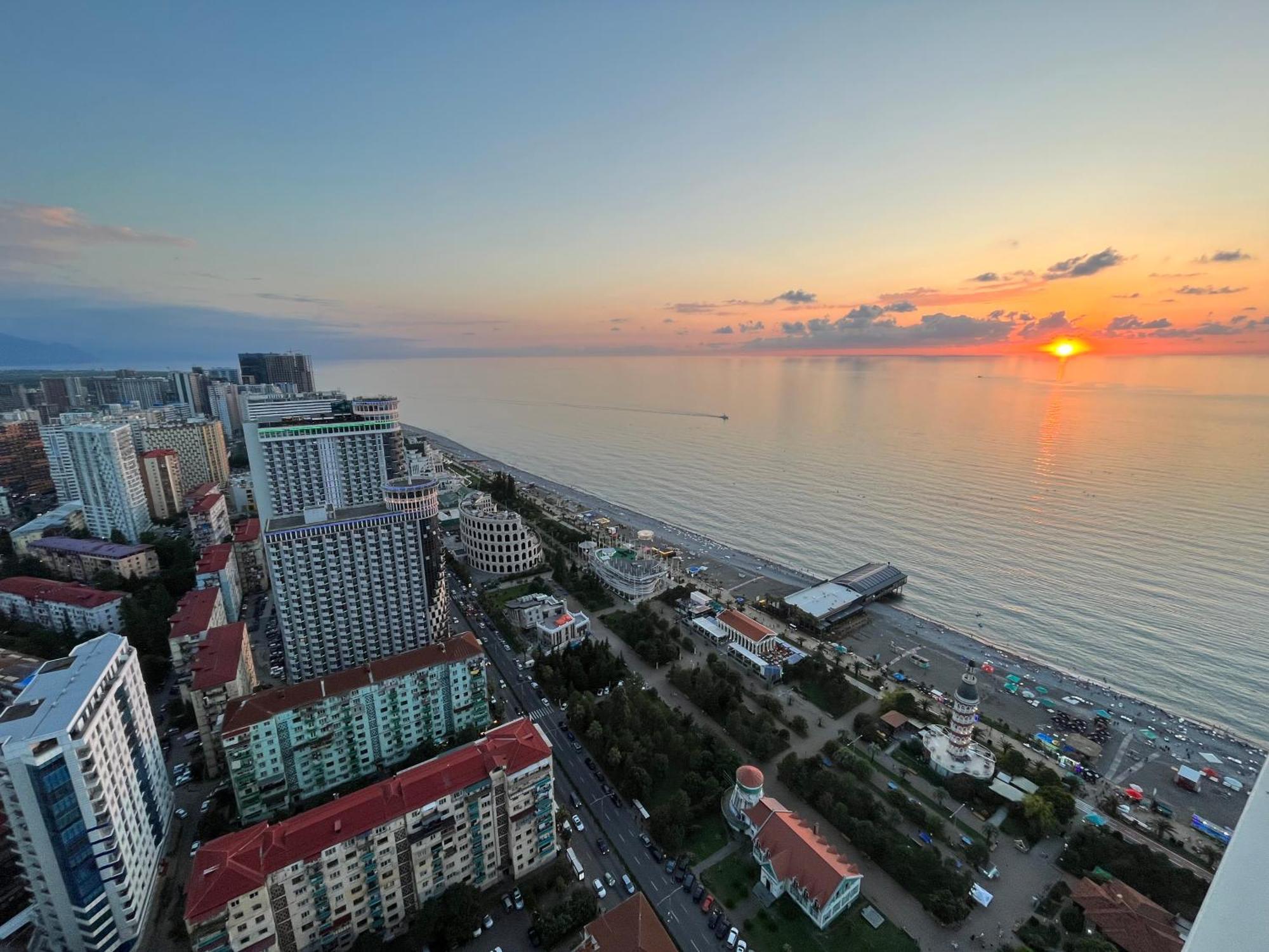 Aparthotel Orbi City Sun Tower 43 Floor Batumi Zewnętrze zdjęcie