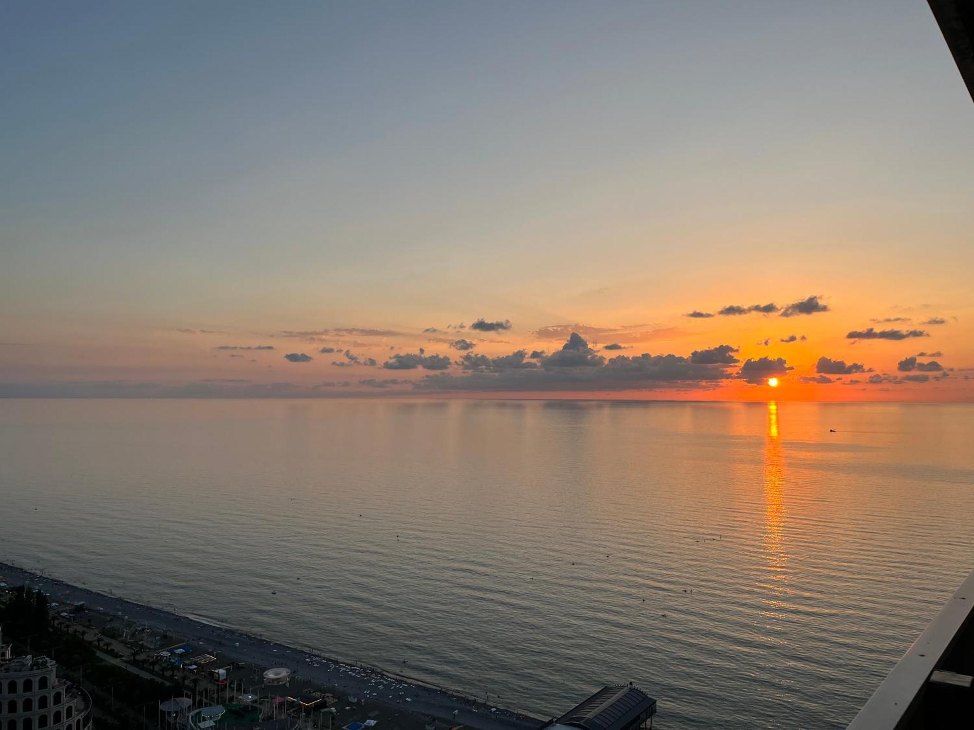 Aparthotel Orbi City Sun Tower 43 Floor Batumi Zewnętrze zdjęcie