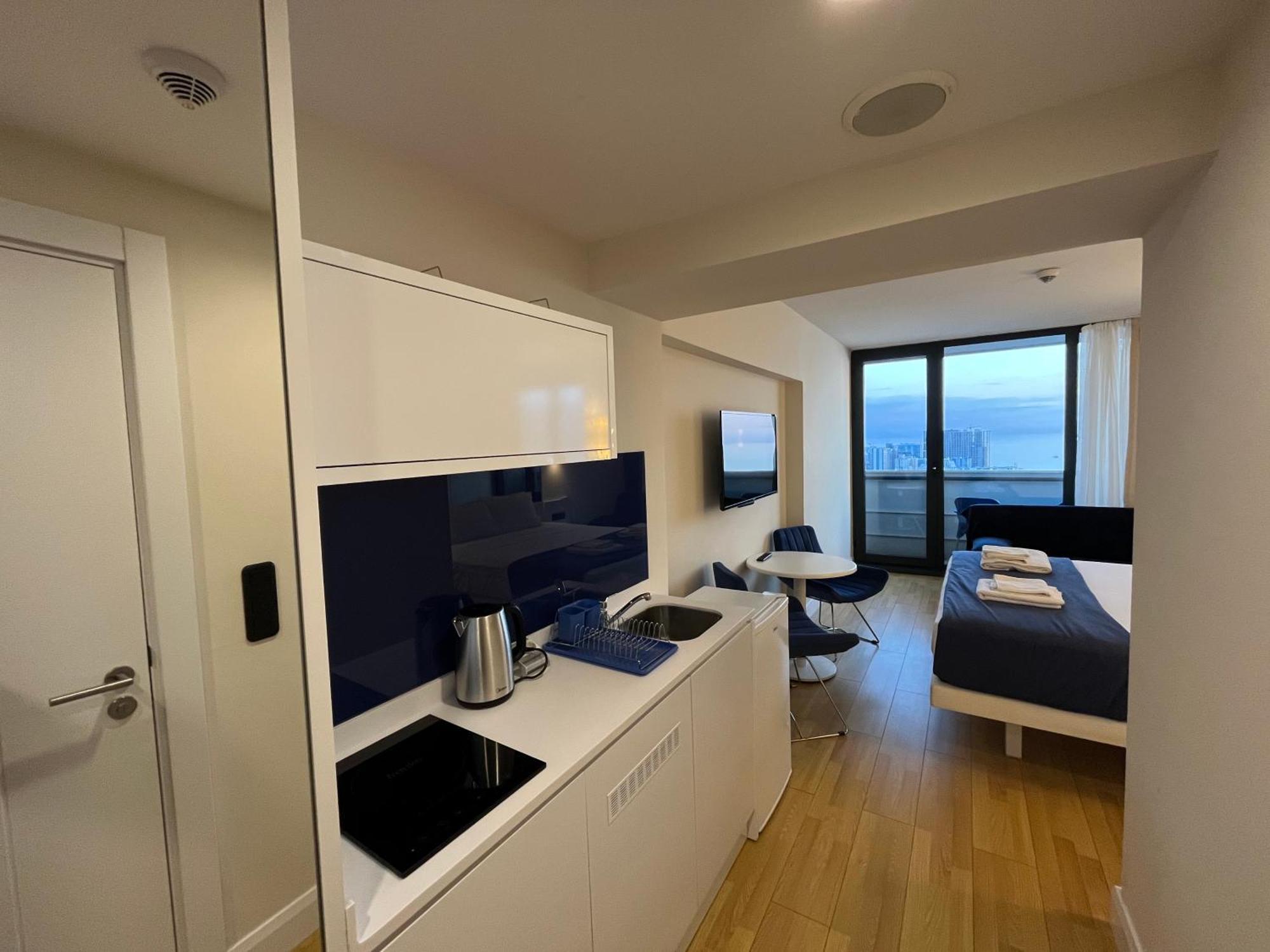Aparthotel Orbi City Sun Tower 43 Floor Batumi Zewnętrze zdjęcie