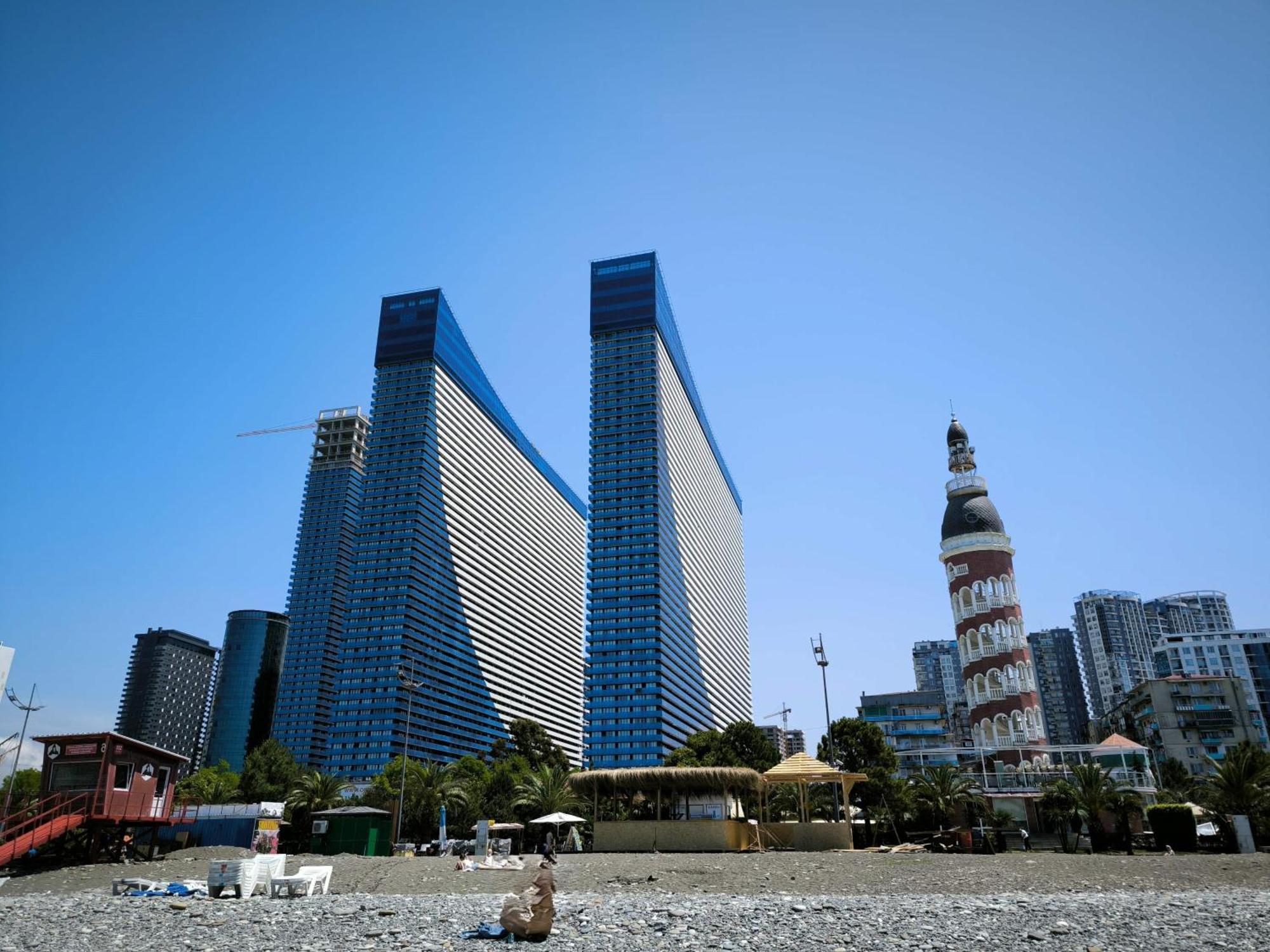 Aparthotel Orbi City Sun Tower 43 Floor Batumi Zewnętrze zdjęcie